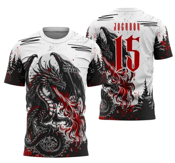 Camiseta unissex preta com logo no peito e estampa grande nas costas mostrando o Dragão Negro em chamas, estilo poderoso e marcante para fãs de interclasse 2025.