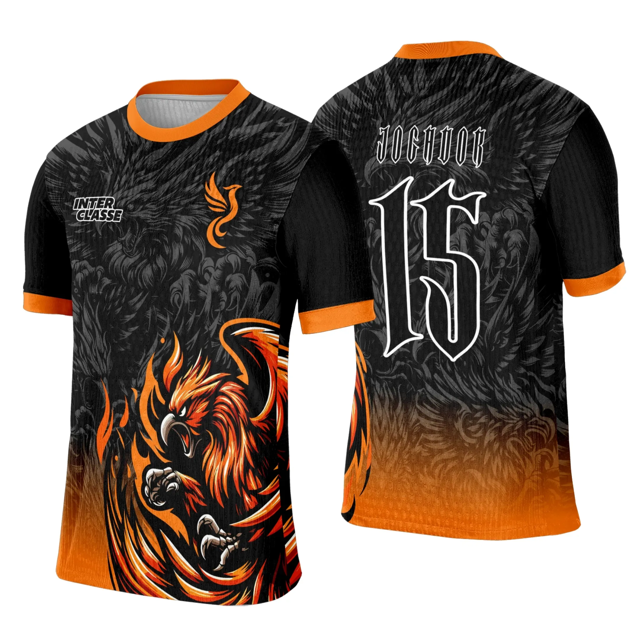 Foto de uma camiseta unissex preta com logo no peito e estampa grande nas costas com o tema Interclasse Fênix Laranja 2026, mostrando design vibrante e moderno para fãs e participantes do evento.