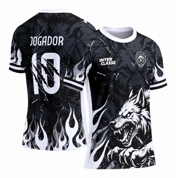 Camiseta unissex preta com logo no peito e estampa grande nas costas mostrando o Lobo Negro 2025, estilo moderno e poderoso, perfeita para fãs do tema interclasse.