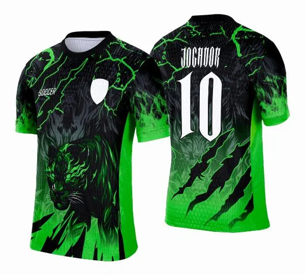 Camiseta preta unissex com logo no peito e estampa grande nas costas com tema Pantera Negra Verde 2025, design vibrante e moderno, ideal para eventos interclasses.