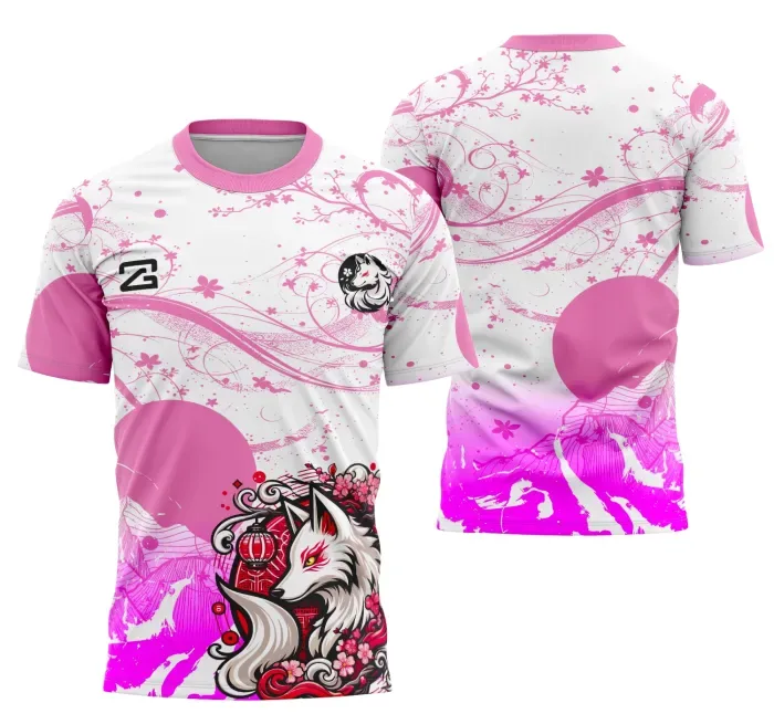 Camiseta unissex preta com logo no peito e estampa grande nas costas do tema Kitsune Interclasse, ideal para usar com estilo versátil e conforto no dia a dia.