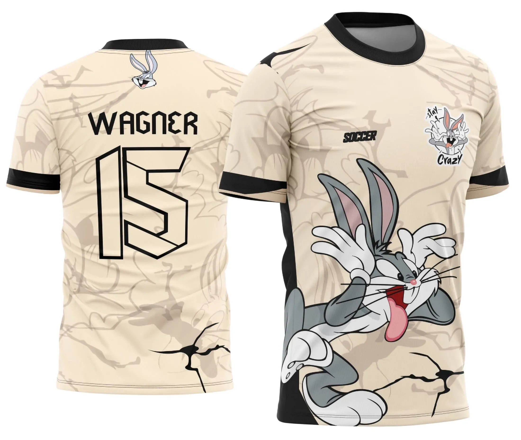 Camiseta unissex bege com logo no peito e estampa grande nas costas do tema Interclasse Coelho PernaLonga 2025, destacando estilo único e conforto para todas as ocasiões.